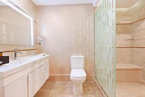 Woonvoorbeeld Familiekamer zwembadzicht/tuinzicht