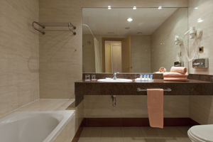 Woonvoorbeeld badkamer van de standaardkamer