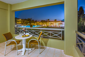 Kipriotis Maris Suites