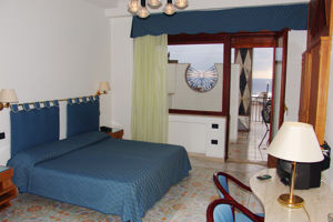 Woonvoorbeeld standaardkamer (zijzeezicht)