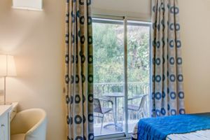 Woonvoorbeeld standaardkamer met balkon