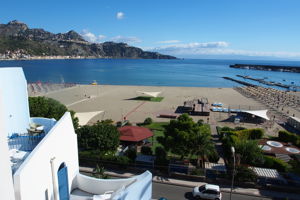 Woonvoorbeeld standaardkamer zeezicht en balkon