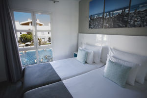 Woonvoorbeeld standaard 2-kamerappartement zwembadzicht