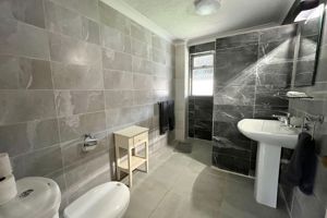 Woonvoorbeeld 3-kamerappartement Kololi