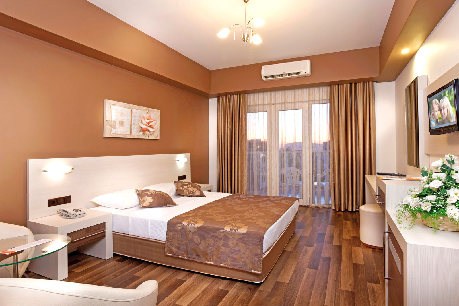 Club Paradiso slide 3