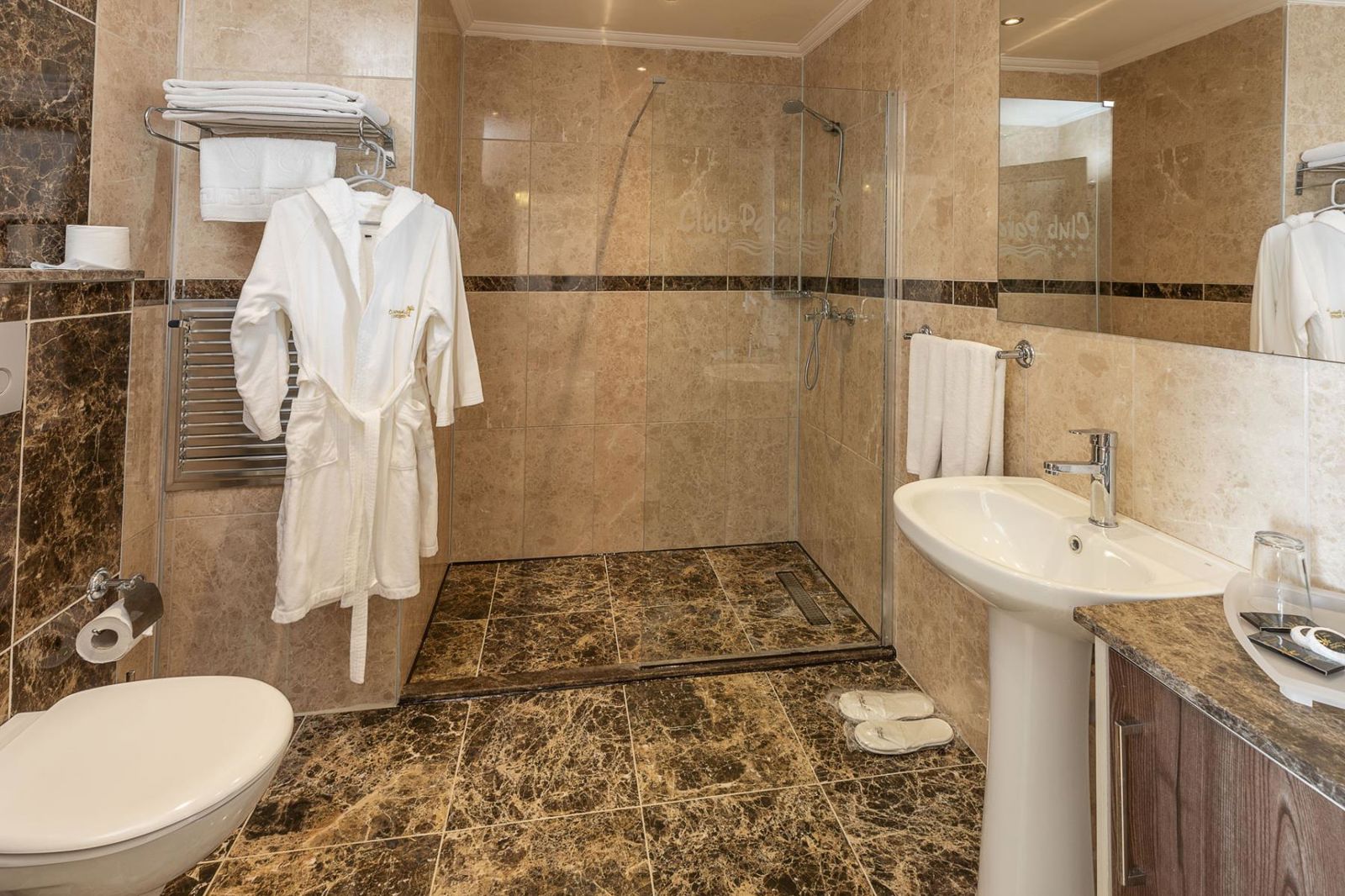 Club Paradiso slide 4