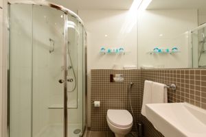 Woonvoorbeeld badkamer van de standaardkamer