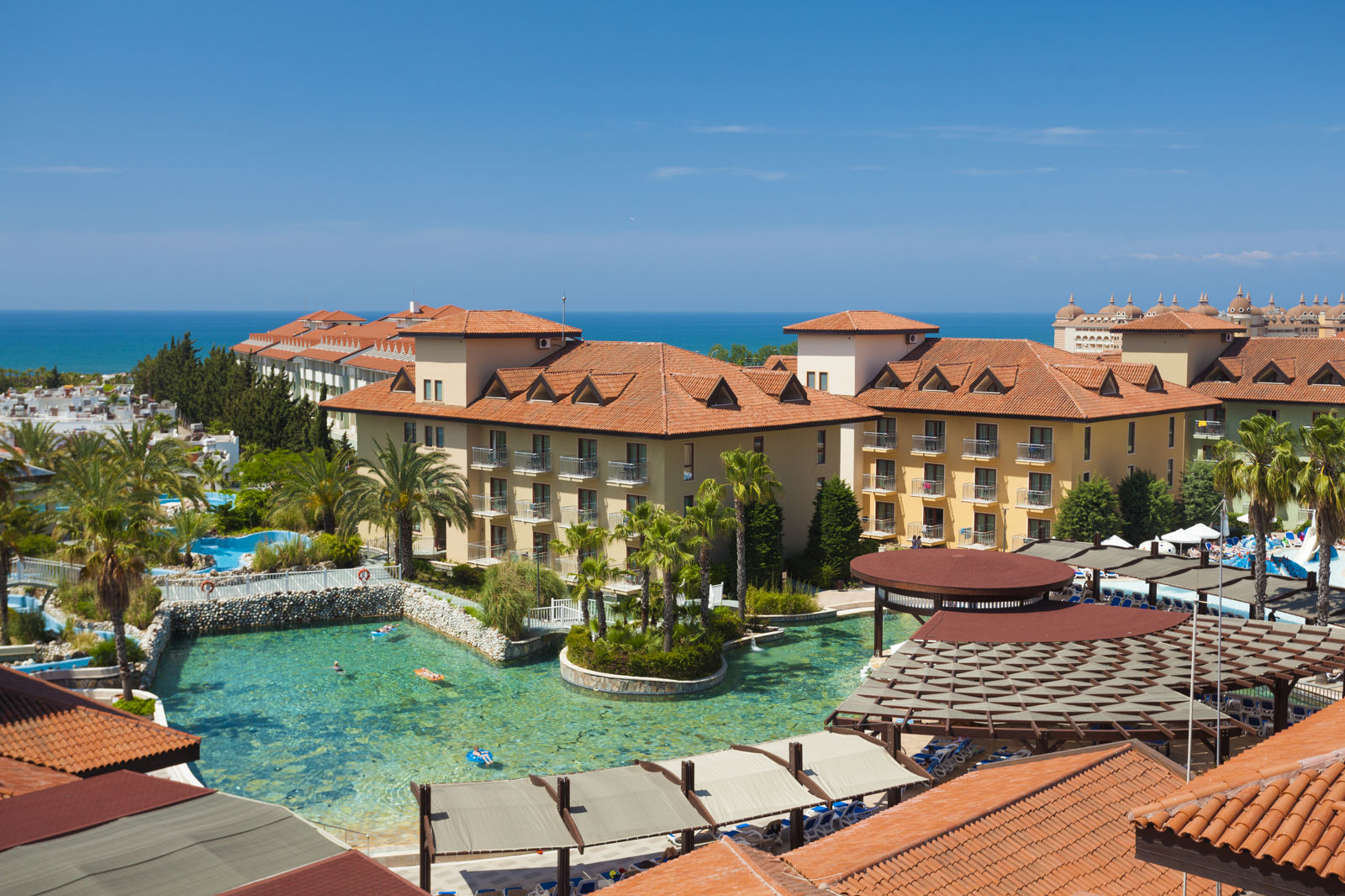 Club Grand Aqua slide 2