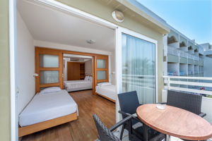 Woonvoorbeeld familiekamer zeezicht