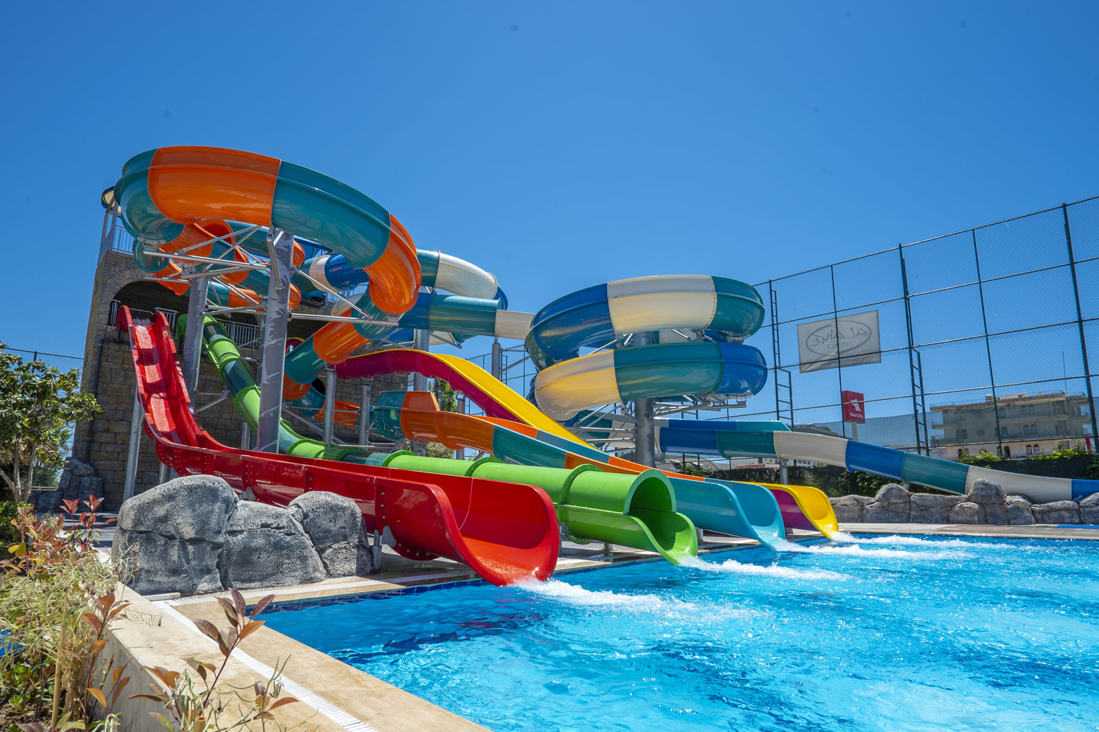 Alaiye Resort slide 4