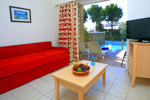 Woonvoorbeeld familie maisonette met gedeeld zwembad