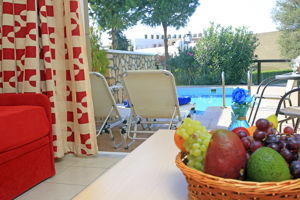 Woonvoorbeeld familie maisonette met gedeeld zwembad