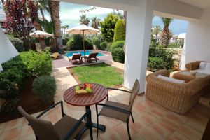 Woonvoorbeeld suite met gedeeld zwembad