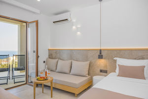 Woonvoorbeeld elegante superiorkamer zeezicht