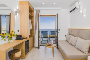 Woonvoorbeeld elegante superiorkamer zeezicht