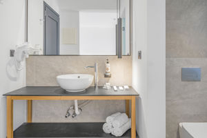 Woonvoorbeeld elegante superiorkamer tuinzicht of zeezicht