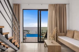 Woonvoorbeeld maisonette met gedeeld zwembad en zeezicht