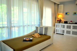 Woonvoorbeeld verandakamer met tuinzicht