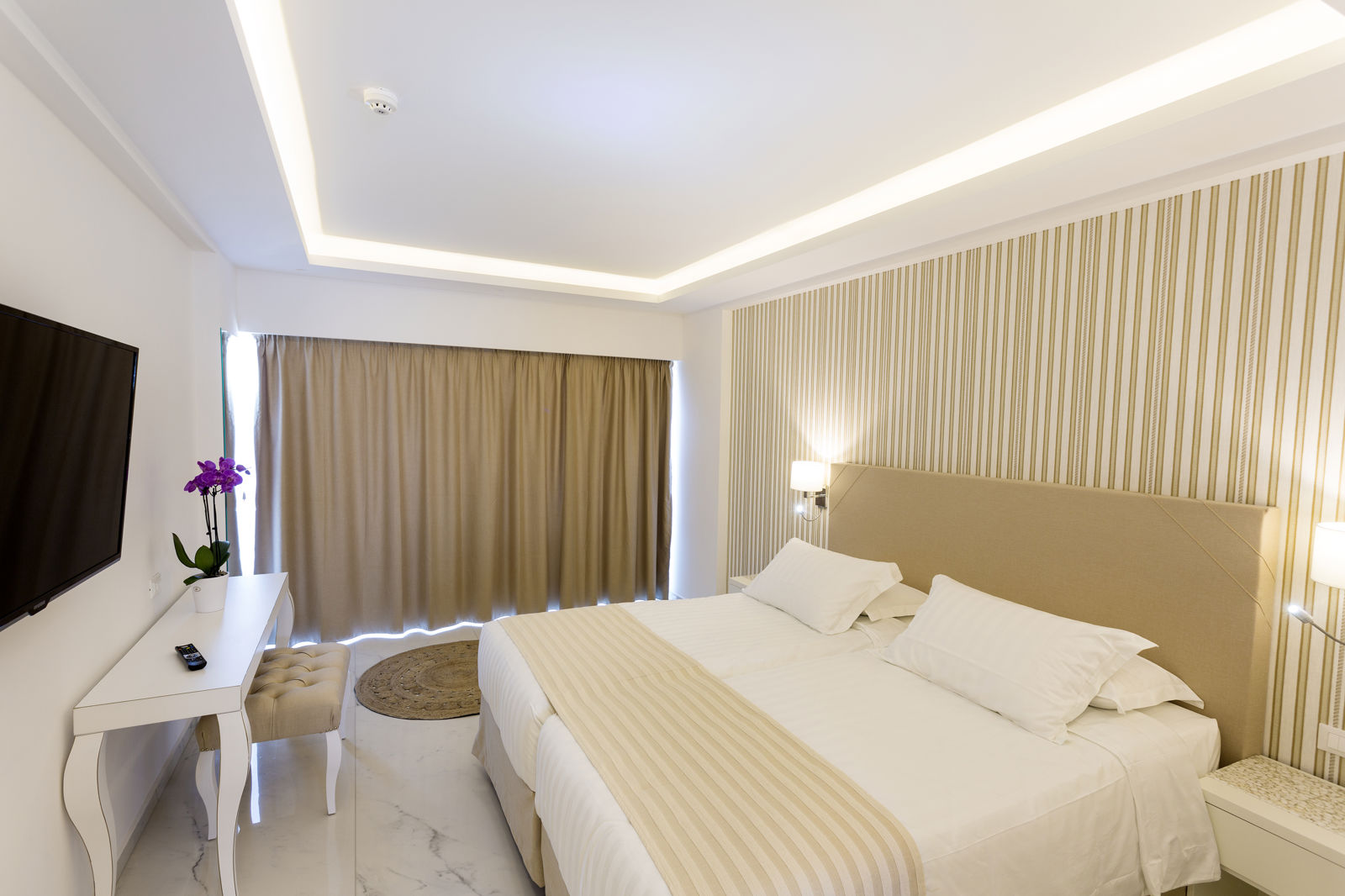 Ibiscus Hotel slide 3