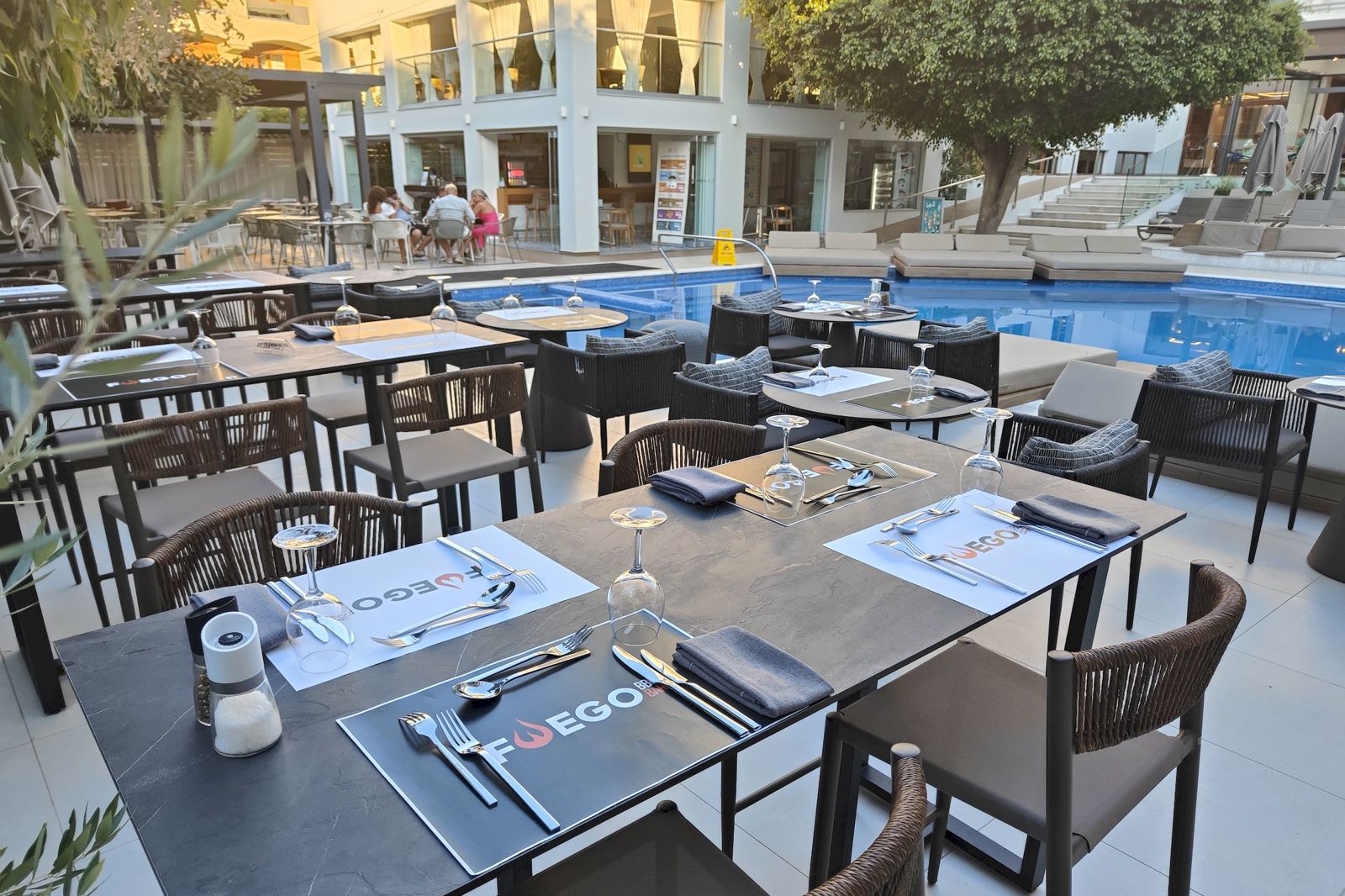 Atrium Ambiance Hotel slide 5