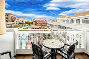 Woonvoorbeeld standaard studio zwembadzicht