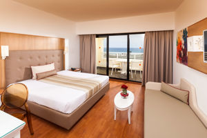 Woonvoorbeeld familiekamer zeezicht