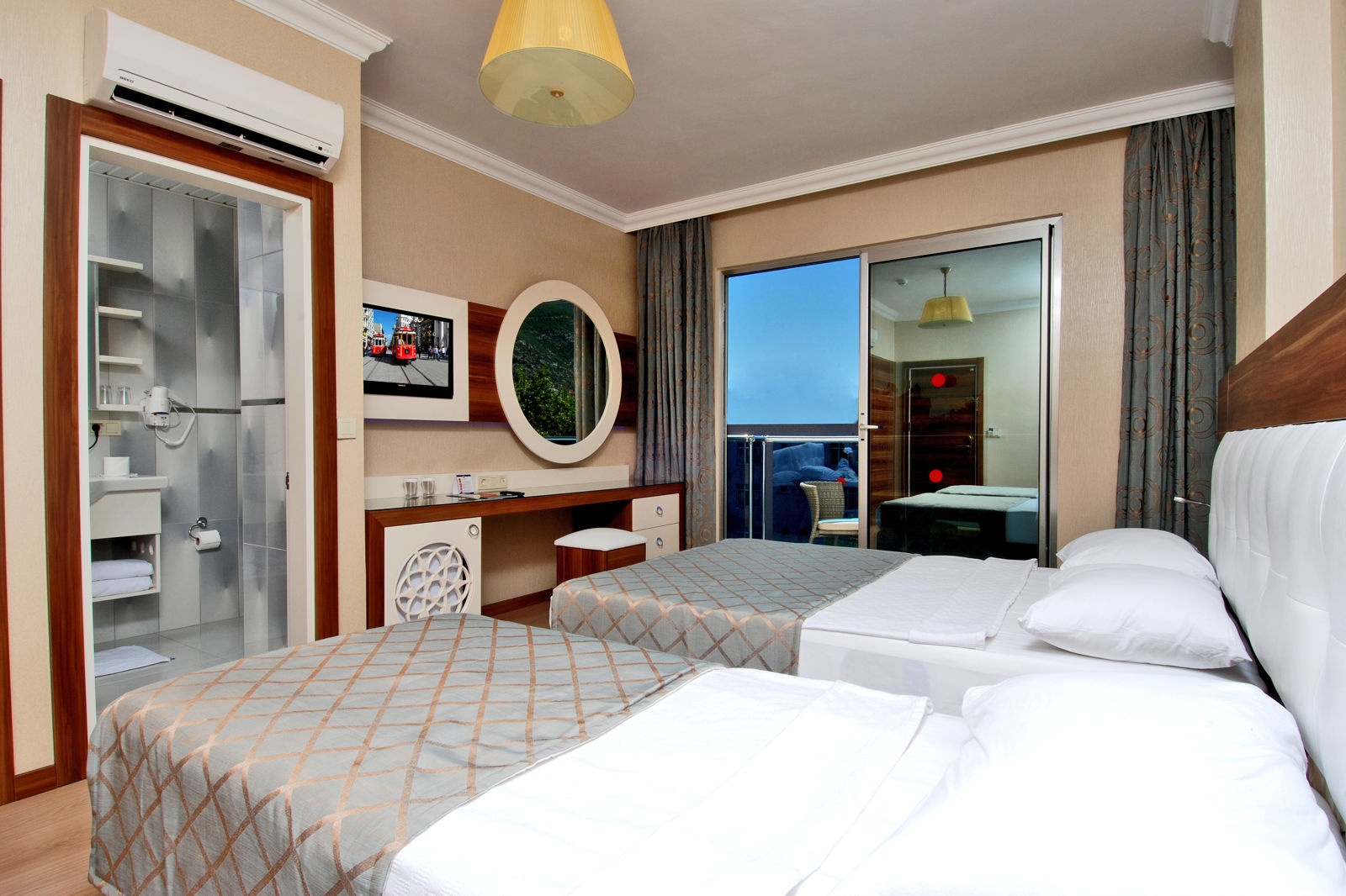 Grand Zaman Garden slide 3