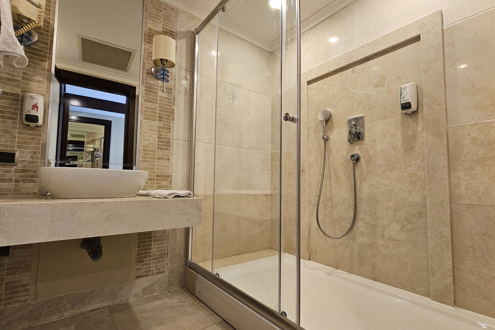 Gold City Hotel slide 4