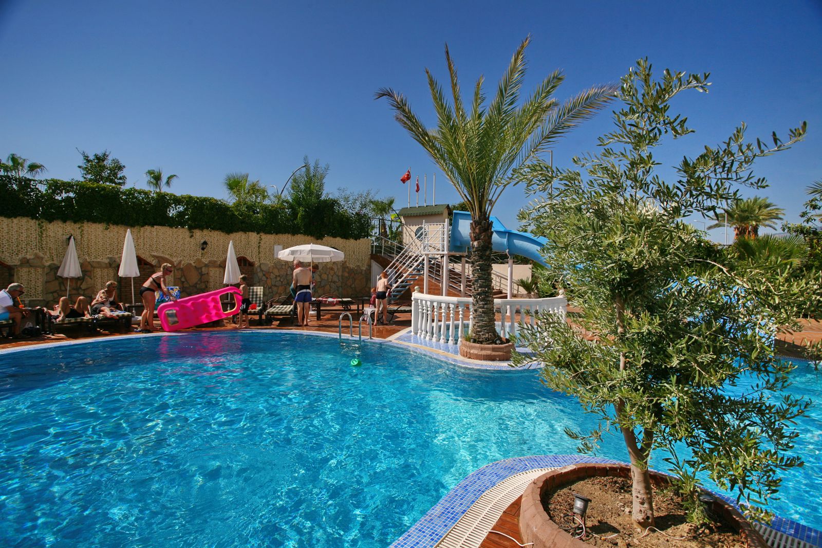 Bella Bravo Aparthotel slide 4