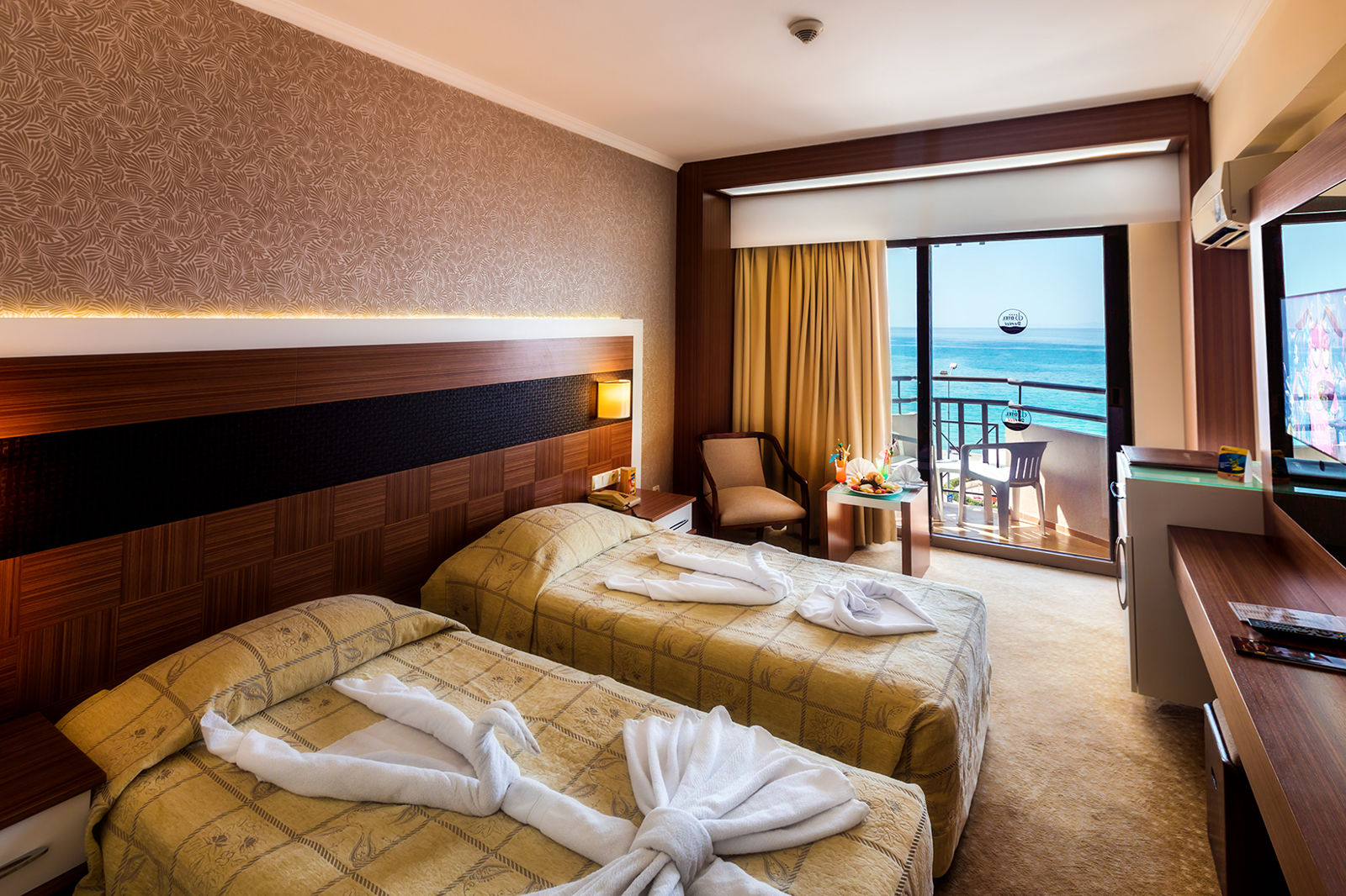 Derici Hotel slide 4