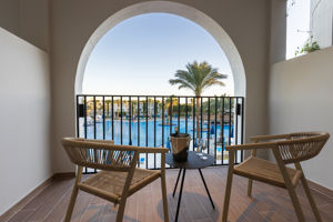 Woonvoorbeeld premiumkamer tuin -of zwembadzicht