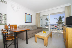 Woonvoorbeeld 2-kamerappartement (zwembadzicht)