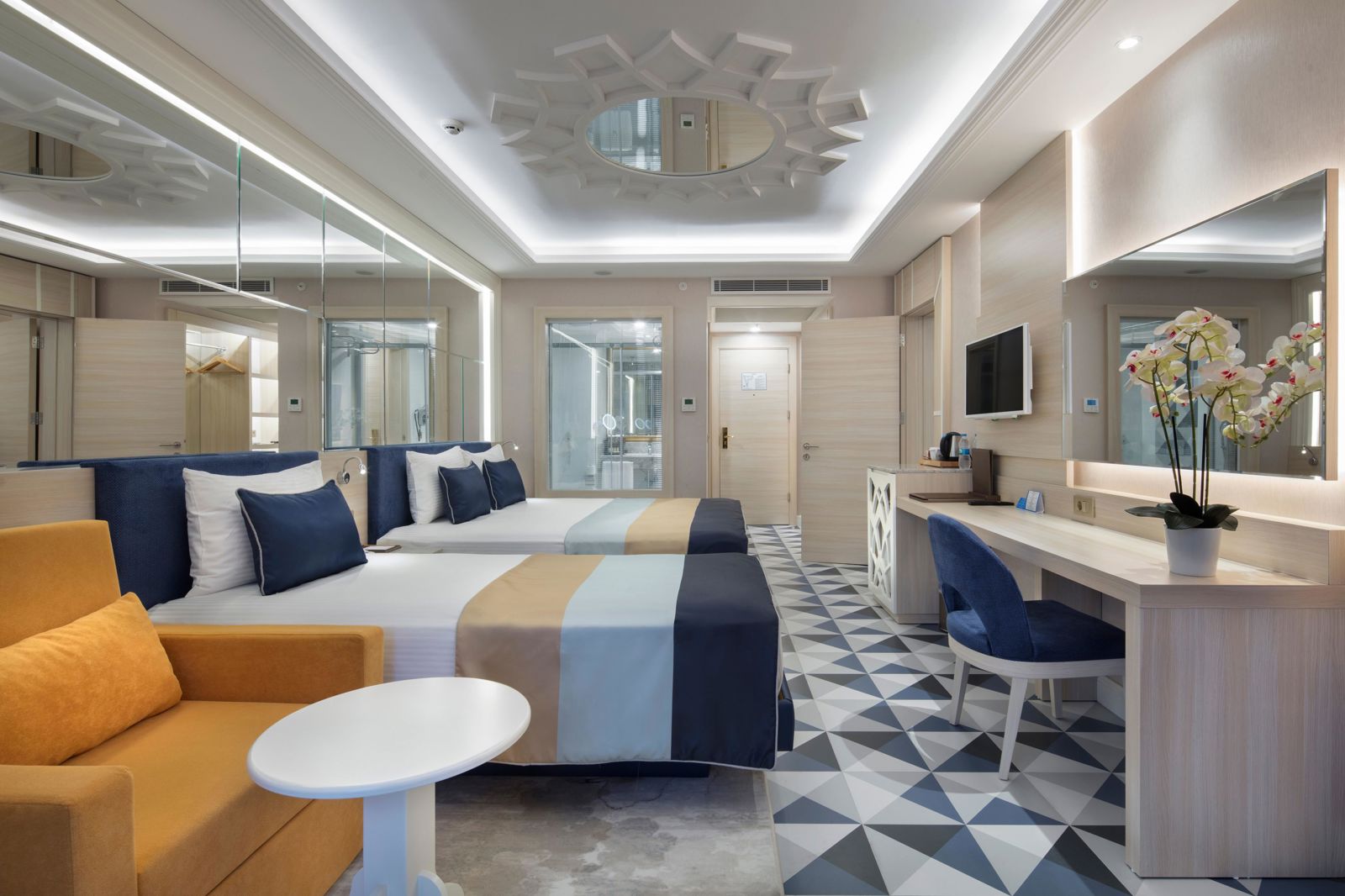 Granada Luxury Beach slide 5