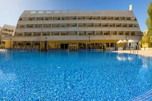 Las Piramides Resort