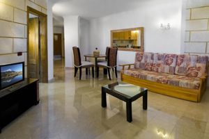 Las Piramides Resort