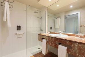 Woonvoorbeeld Standaardkamer zwembadzicht