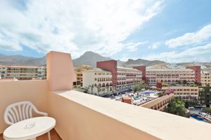 Woonvoorbeeld Familiekamer zwembadzicht