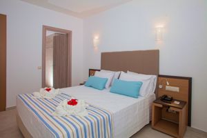 Minos Aparthotel