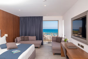 Woonvoorbeeld comfort familiekamer met zeezicht of zeezijde