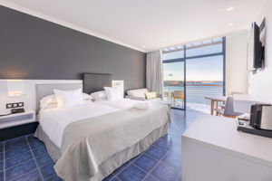 Woonvoorbeeld standaardkamer met zeezicht