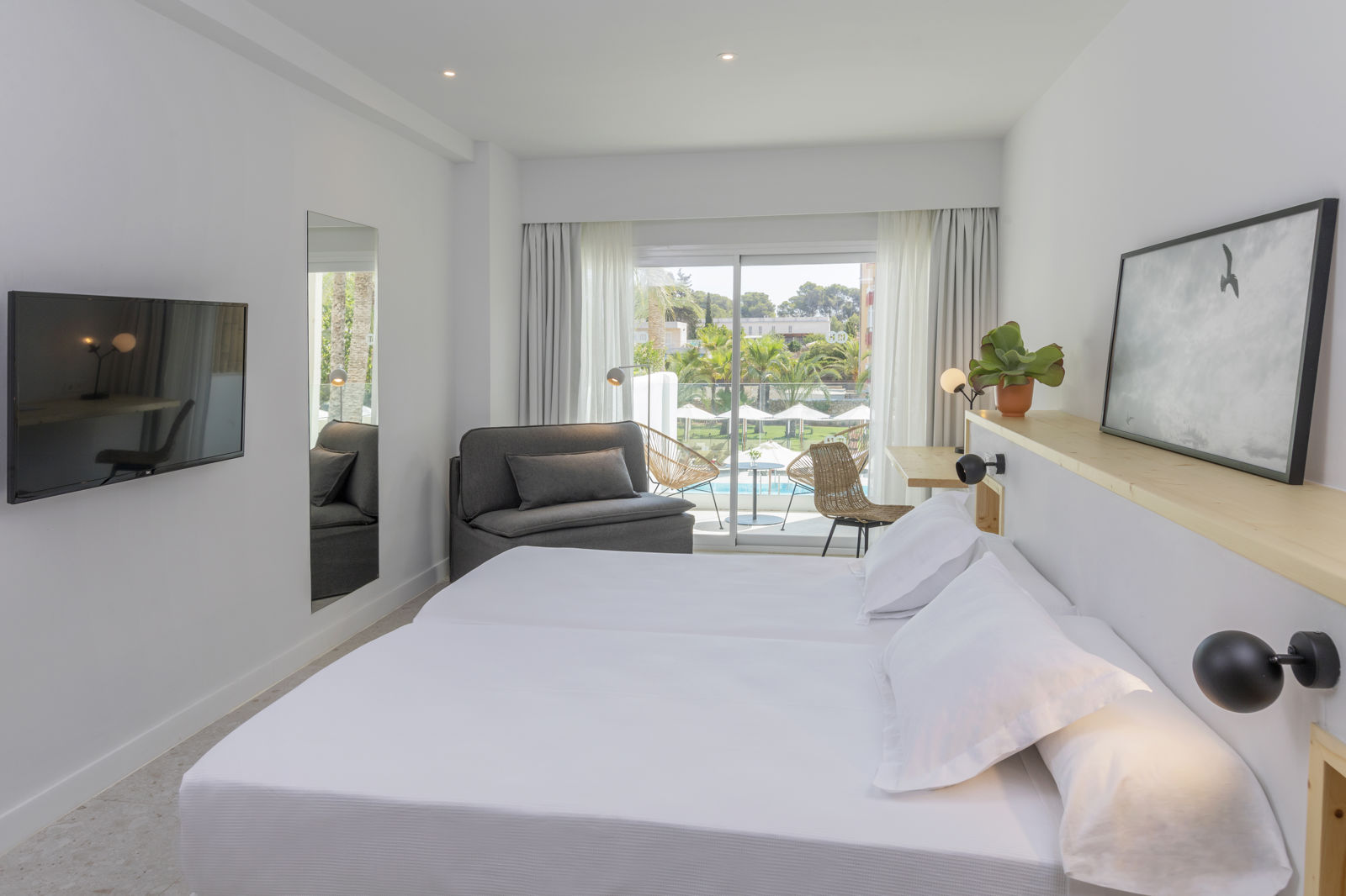 HM Hotels Ayron Park slide 5