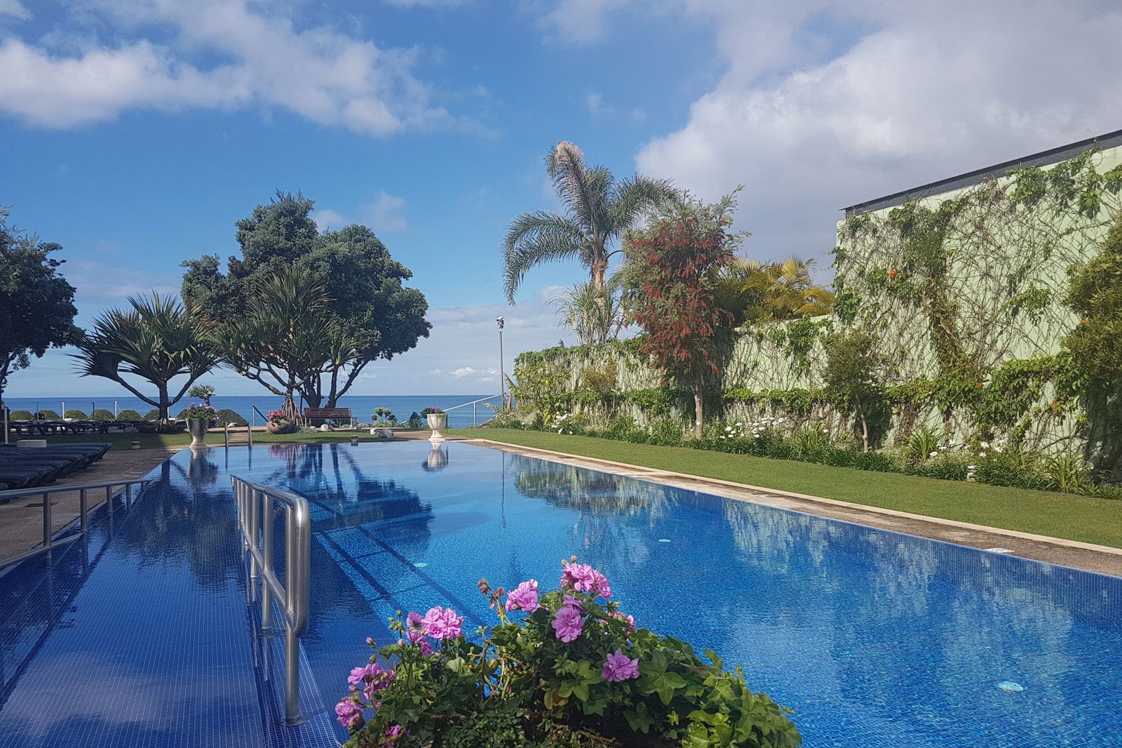 Golden Residence slide 1