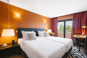 Topázio Vibe Beach Hotel & Apartments