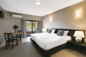 Topázio Vibe Beach Hotel & Apartments