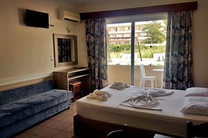 Sea Front Hotel & Appartementen