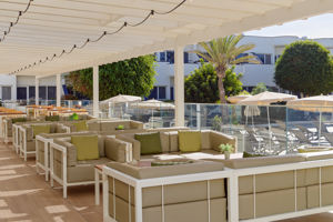 La Terrase pool bar