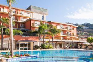 Diamond Hotel & Resort