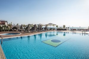 Marina Hotel & Suites