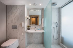 Marina Hotel & Suites