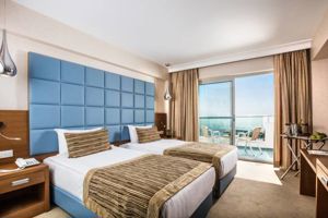 Marina Hotel & Suites